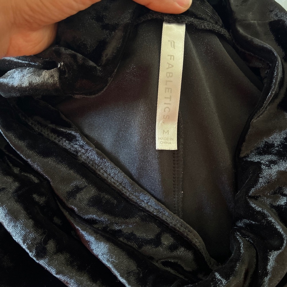 Fabletics High-Waisted Velvet
Crushed Velour Crossover
Legging Size‎ M Black - Picture 8 of 10